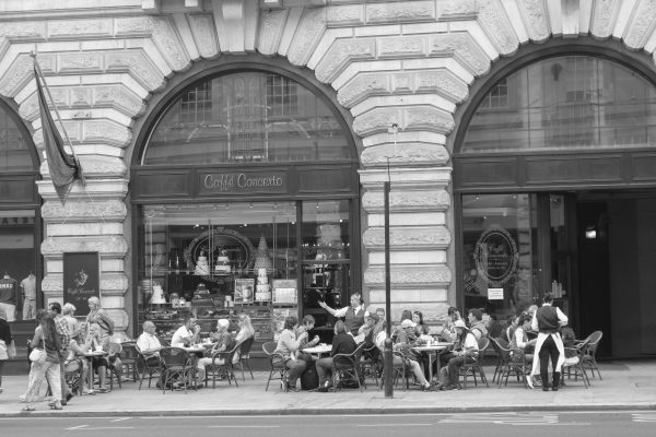 רגעים קצרים בשחור לבן