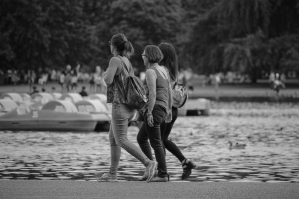 רגעים קצרים בשחור לבן