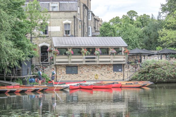 טיול ליד נהר הקאם