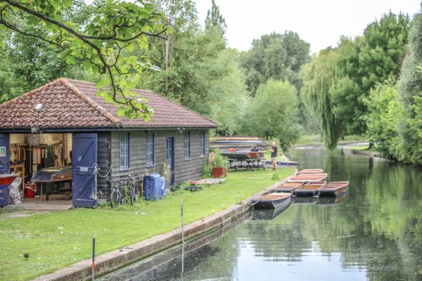טיול ליד נהר הקאם