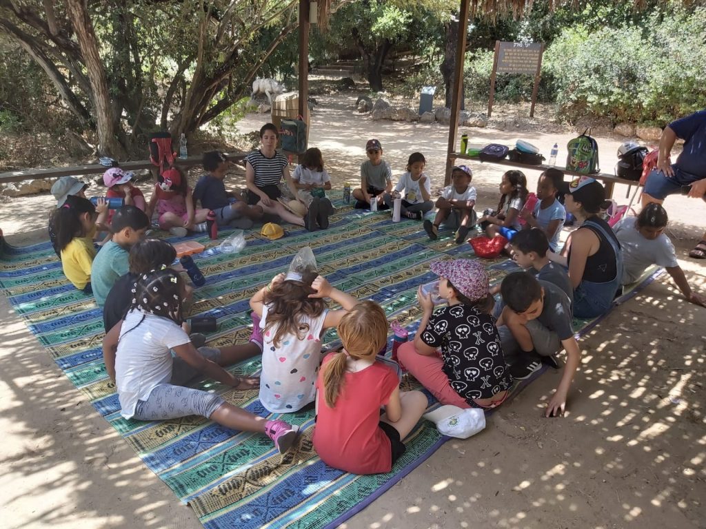 ליאת שמרלינג מורה בפיג'מה