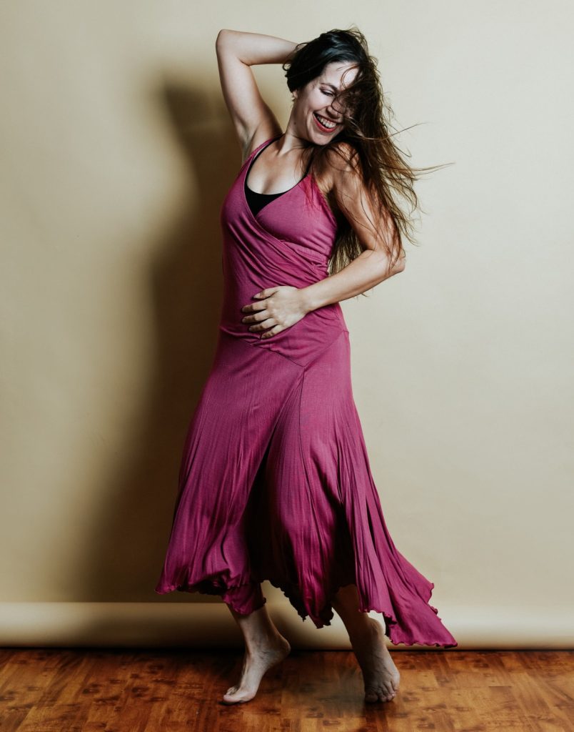 קרן קירשנר סמואל שיעורי ריקוד ותנועה לנשים