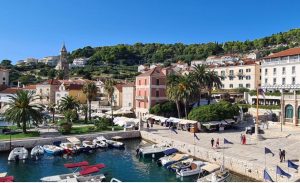 טיול באי חוואר בקרואטיה