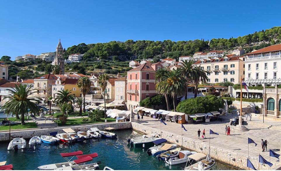 טיול באי חוואר בקרואטיה